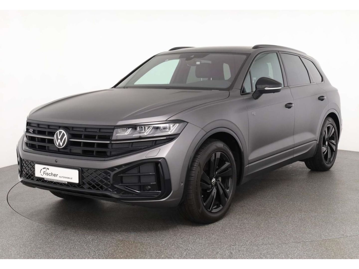 Volkswagen Touareg 2026 г. Серый, пробег 26479 км