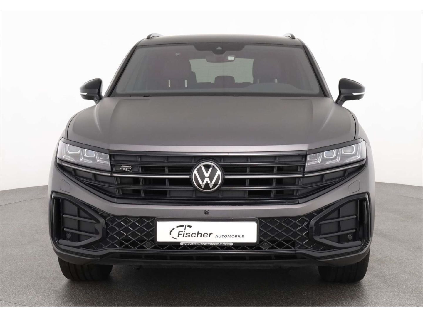 Volkswagen Touareg 2026 г. Серый, пробег 26479 км