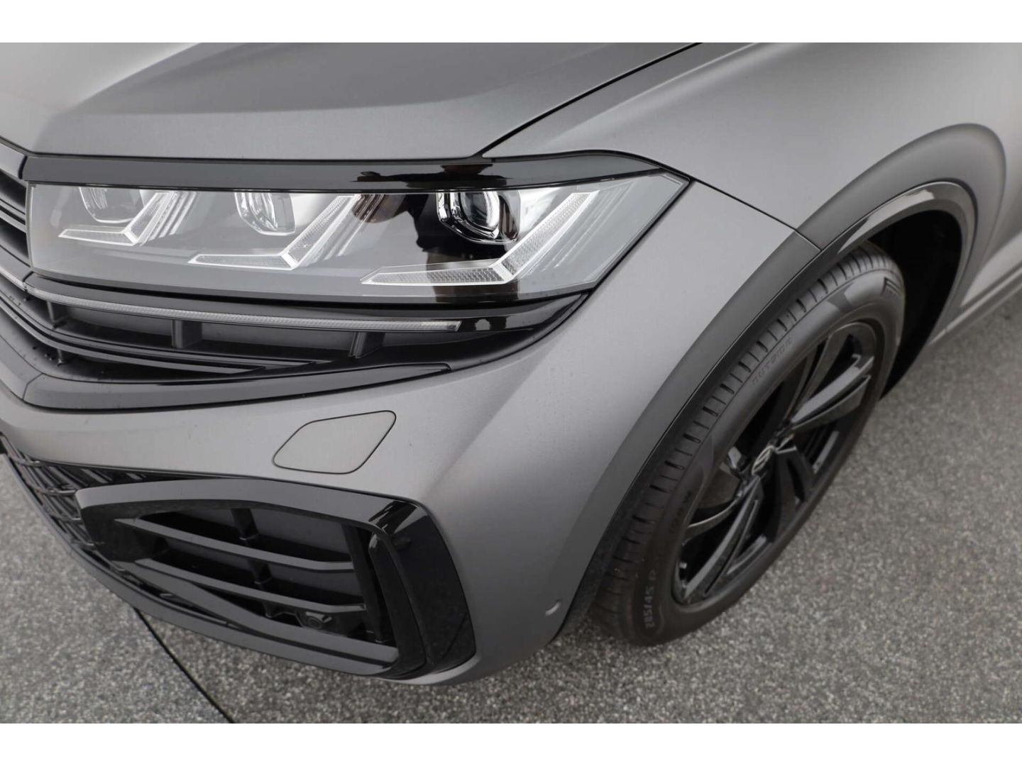 Volkswagen Touareg 2026 г. Серый, пробег 26479 км