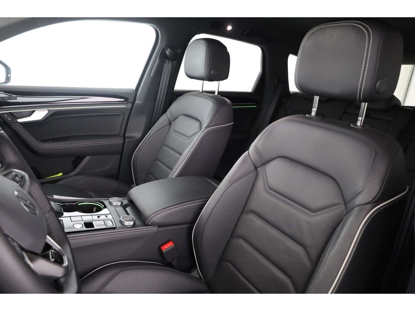 Volkswagen Touareg 2026 г. Серый, пробег 26479 км