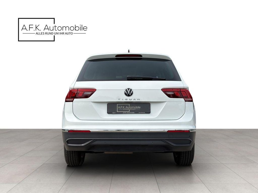 Volkswagen Tiguan 2024 г. Белый, пробег 34300 км