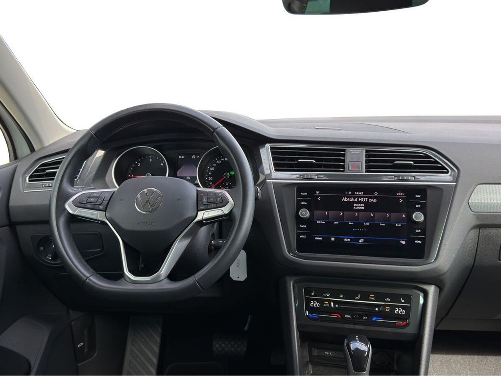 Volkswagen Tiguan 2024 г. Белый, пробег 34300 км