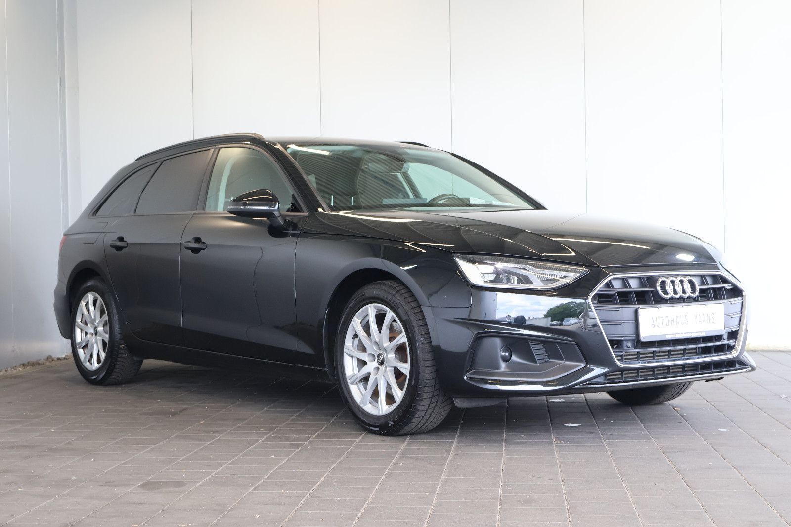Audi A4 2022 г. Чёрный, пробег 55520 км