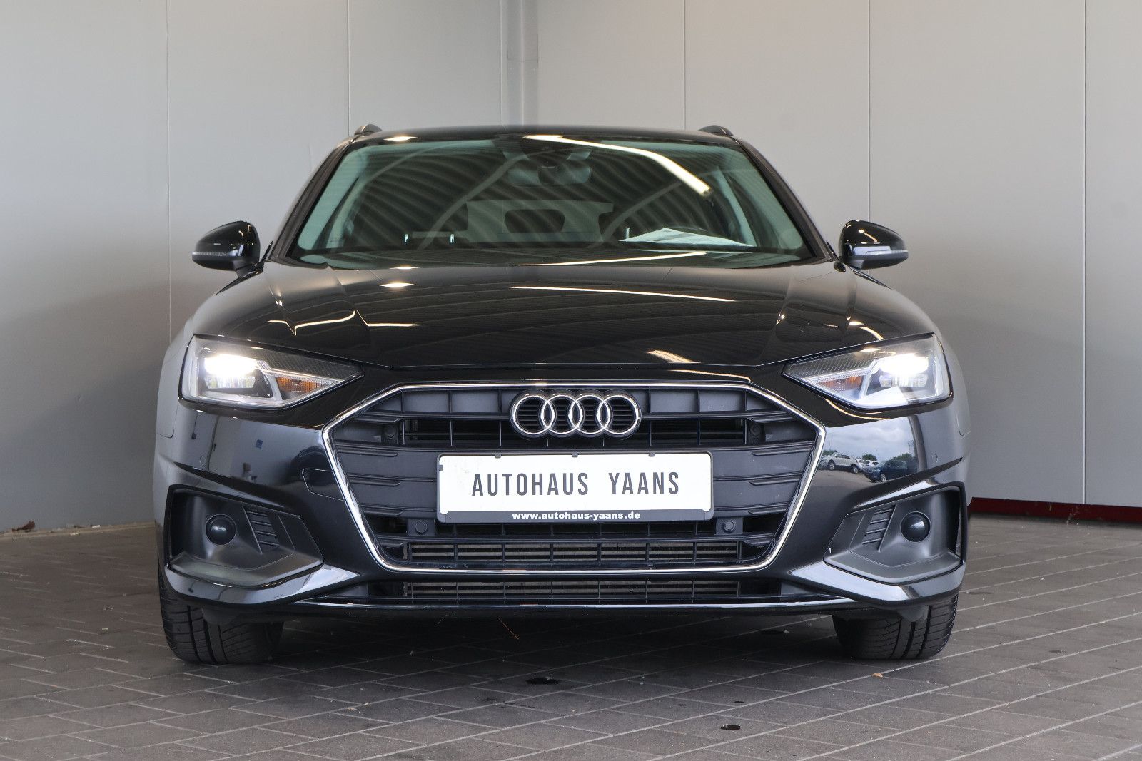 Audi A4 2022 г. Чёрный, пробег 52950 км