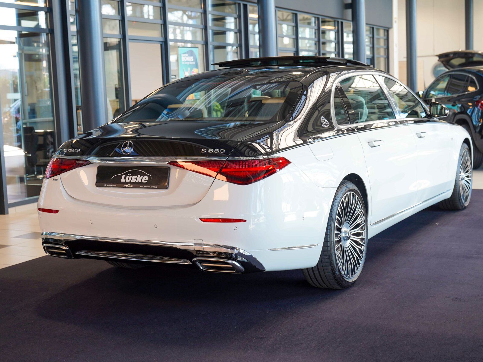 Mercedes-Benz S 680 2025 г. Белый, пробег 19295 км