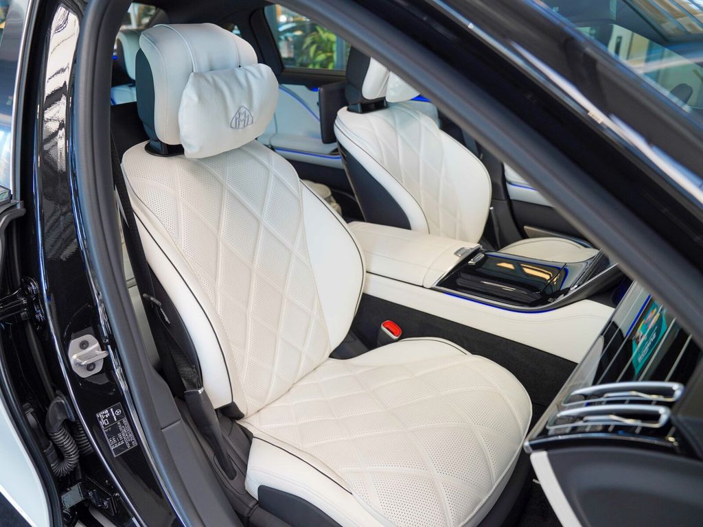 Mercedes-Benz S 680 2025 г. Белый, пробег 19295 км