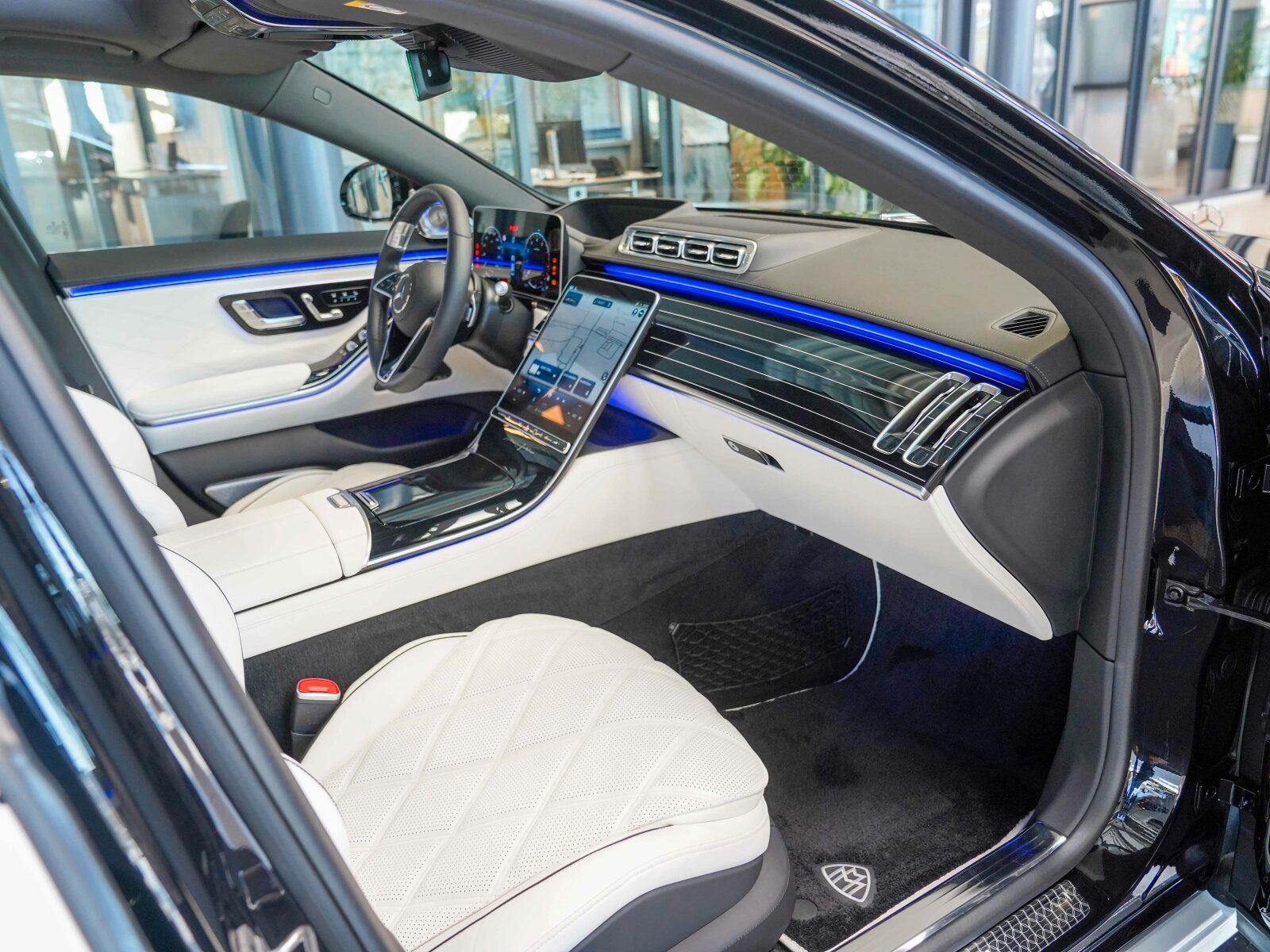 Mercedes-Benz S 680 2025 г. Белый, пробег 19295 км