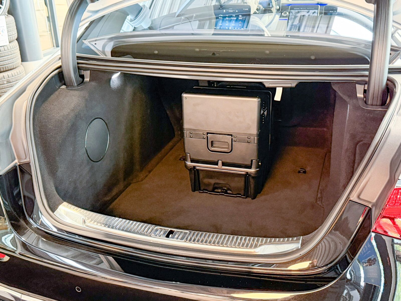 Mercedes-Benz S 680 2024 г. Чёрный, пробег 28469 км