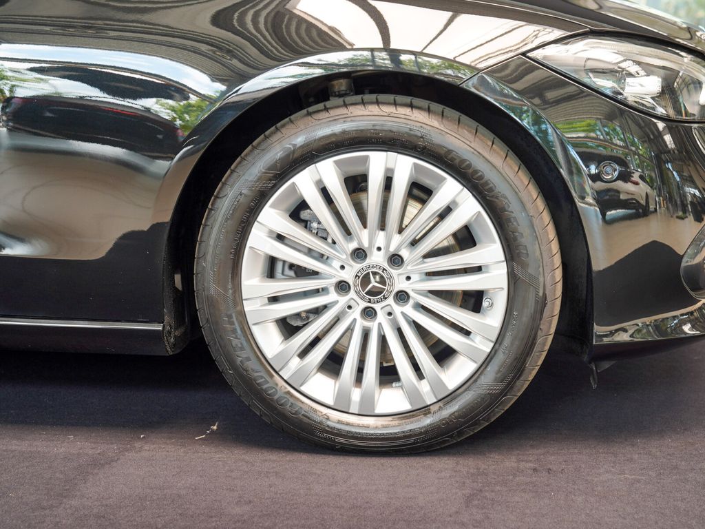 Mercedes-Benz C 220 2025 г. Чёрный, пробег 36864 км
