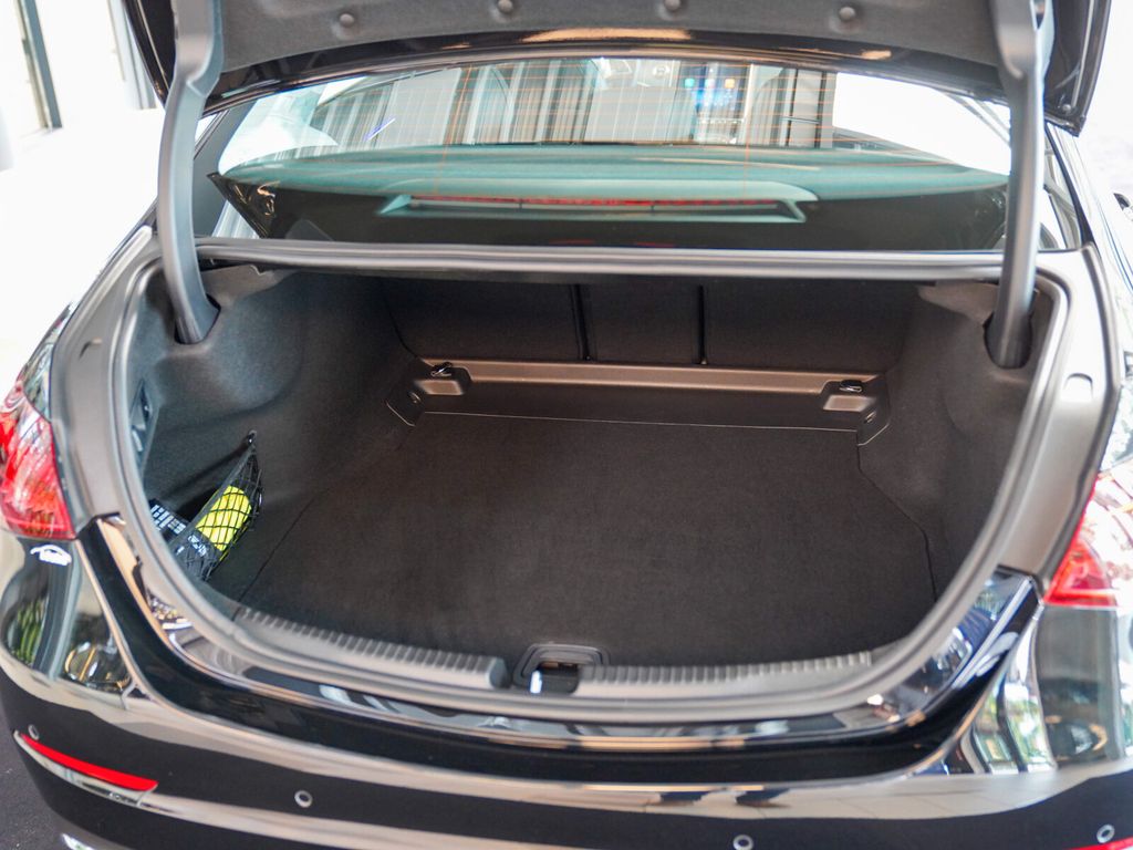 Mercedes-Benz C 220 2025 г. Чёрный, пробег 36864 км
