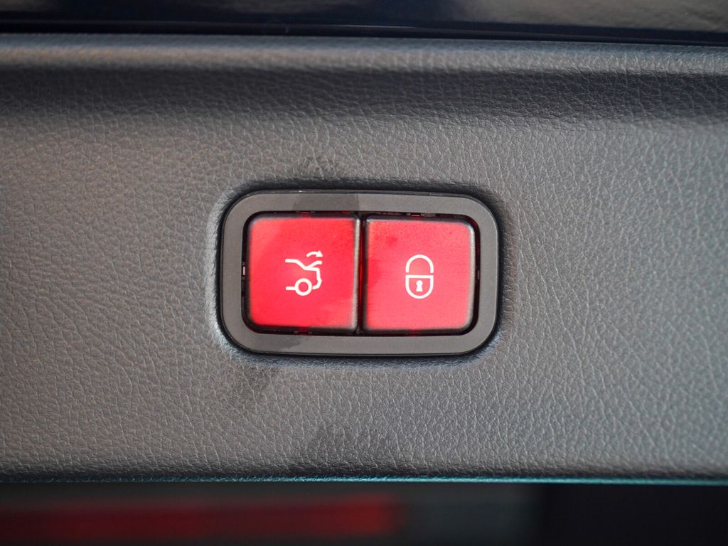 Mercedes-Benz S 680 2024 г. Чёрный, пробег 15327 км