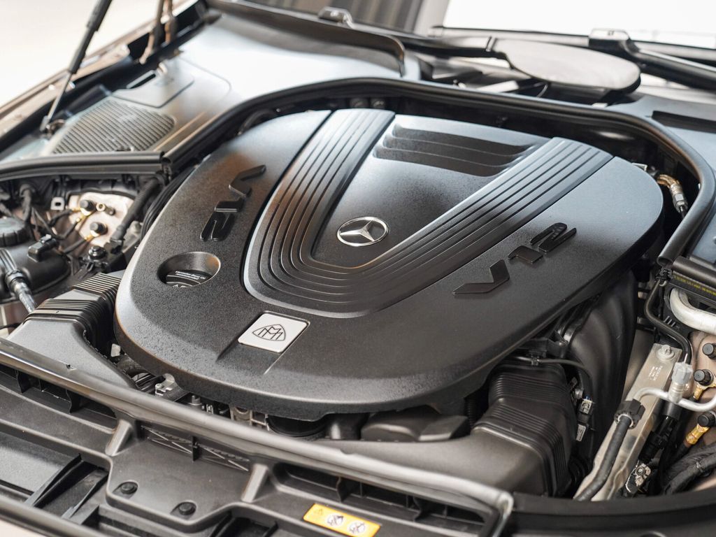 Mercedes-Benz S 680 2024 г. Чёрный, пробег 15327 км