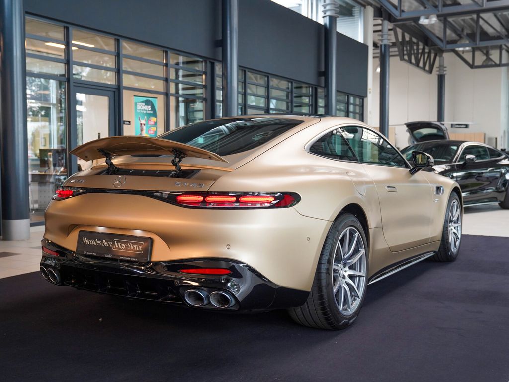 Mercedes-Benz AMG GT 2024 г. Золотистый, пробег 5615 км