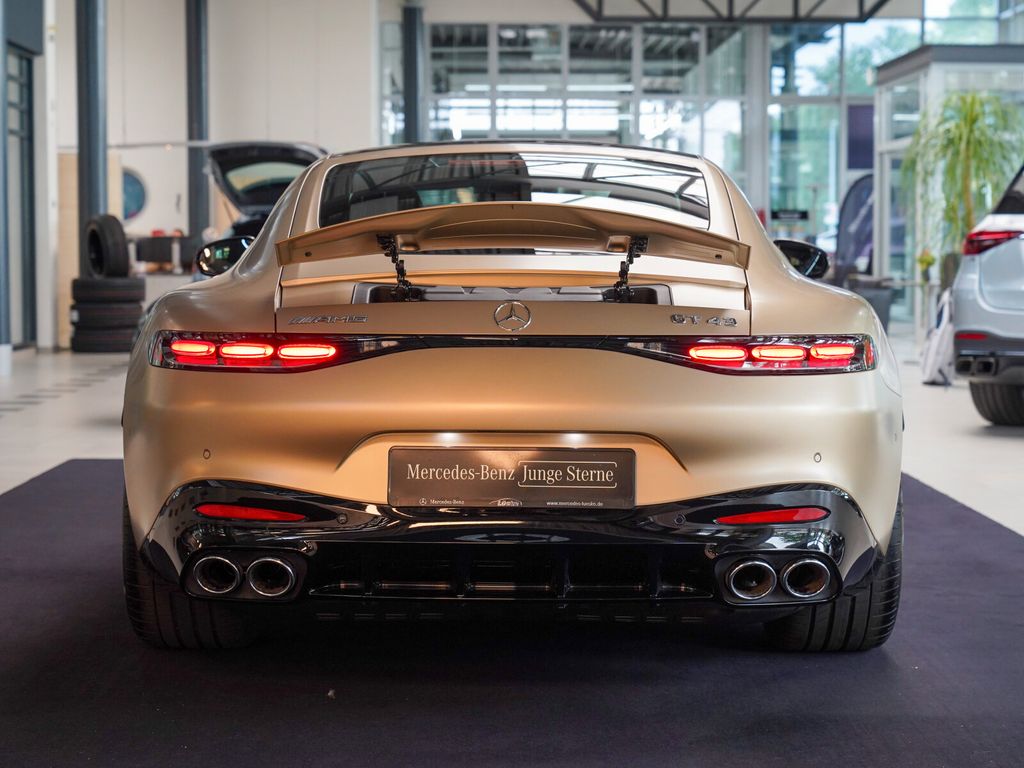 Mercedes-Benz AMG GT 2024 г. Золотистый, пробег 5615 км