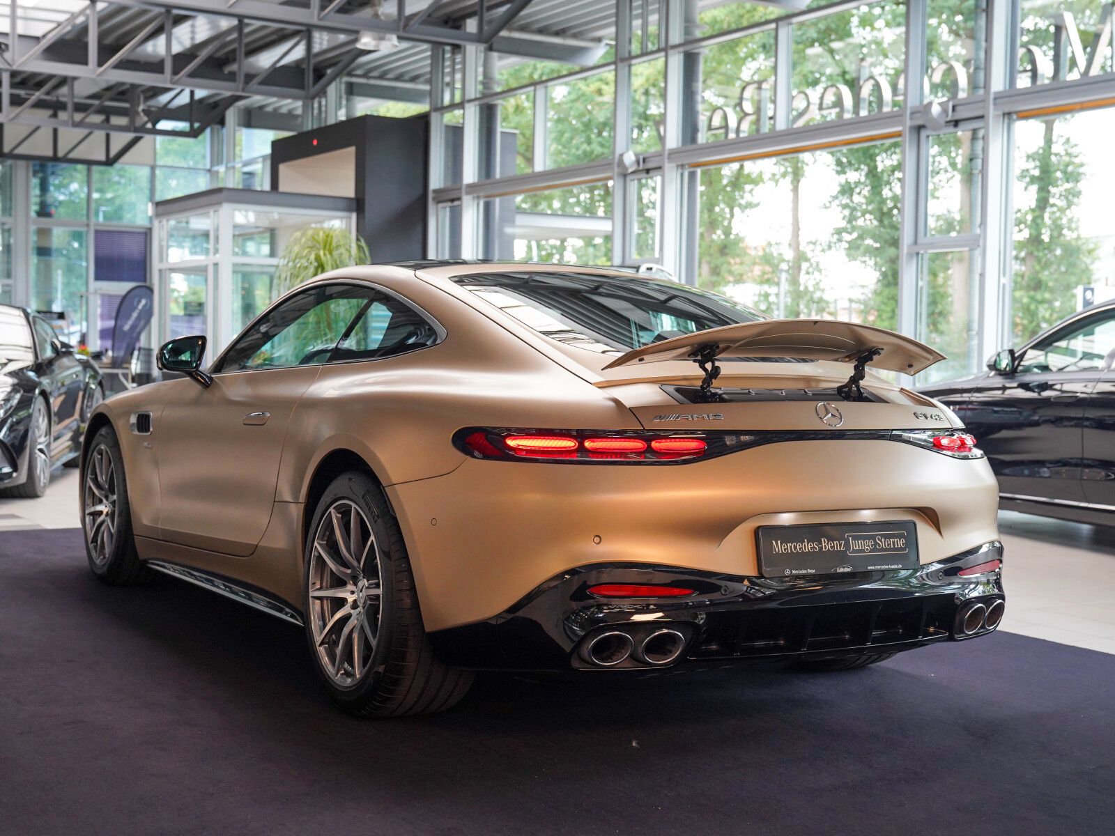 Mercedes-Benz AMG GT 2024 г. Золотистый, пробег 5615 км