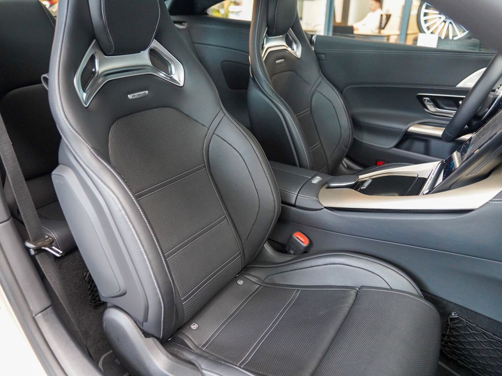 Mercedes-Benz AMG GT 2024 г. Золотистый, пробег 5615 км