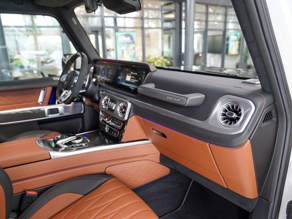 Mercedes-Benz G 63 AMG 2022 г. Белый, пробег 1480 км