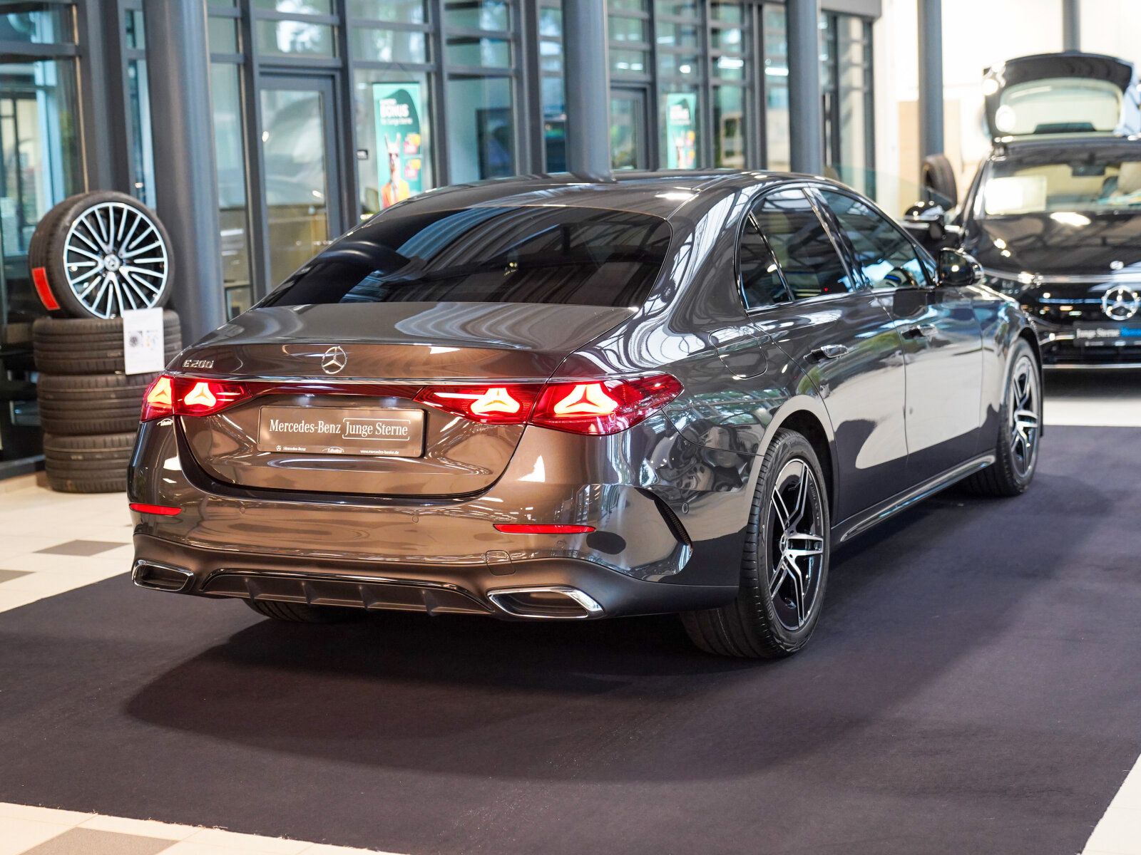 Mercedes-Benz E 200 2025 г. Серый, пробег 16302 км