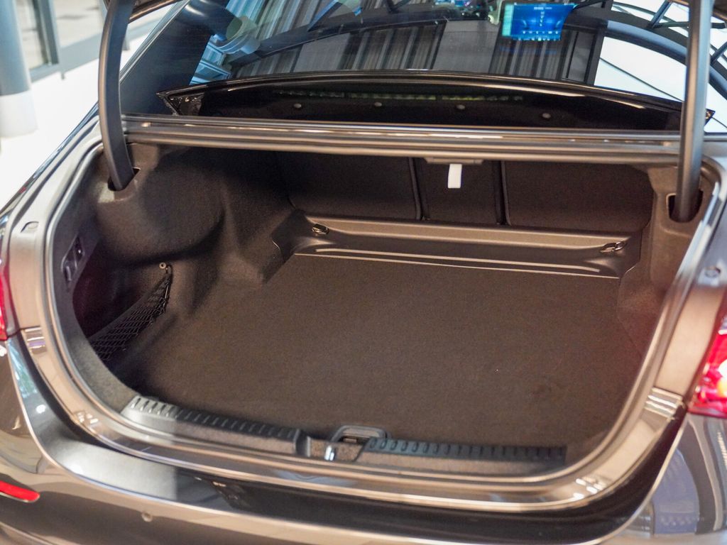 Mercedes-Benz E 200 2025 г. Серый, пробег 16302 км