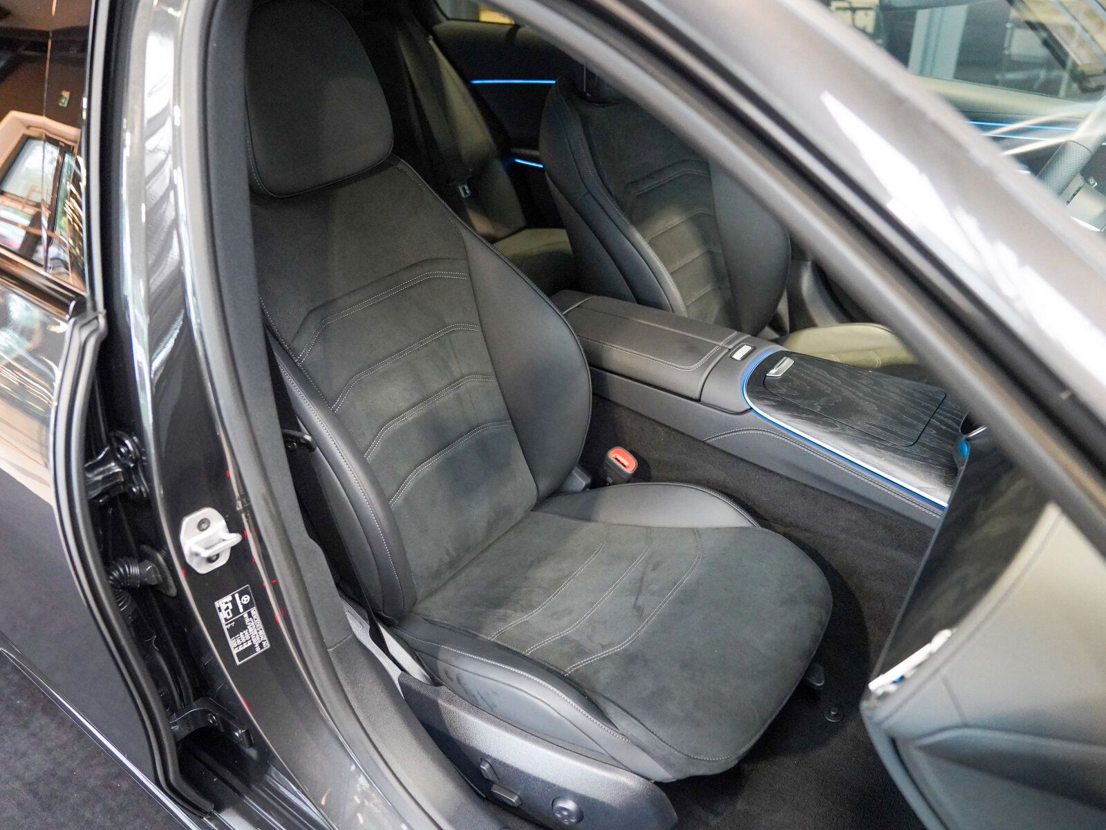 Mercedes-Benz E 200 2025 г. Серый, пробег 16302 км