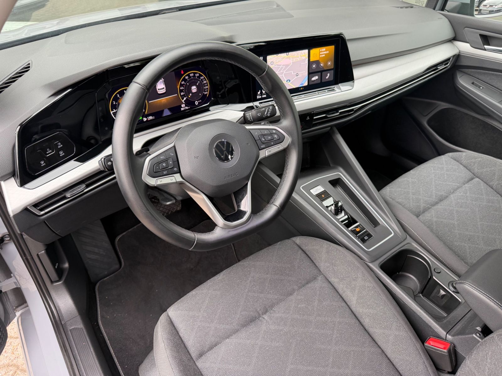 Volkswagen Golf 2023 г. Серый, пробег 30000 км