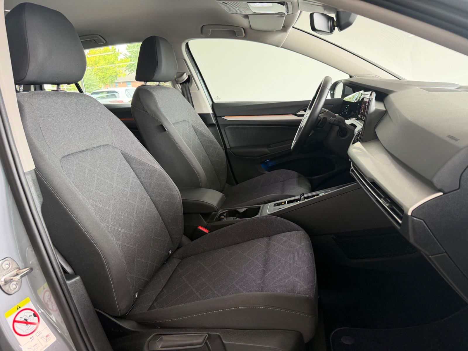 Volkswagen Golf 2023 г. Серый, пробег 30000 км