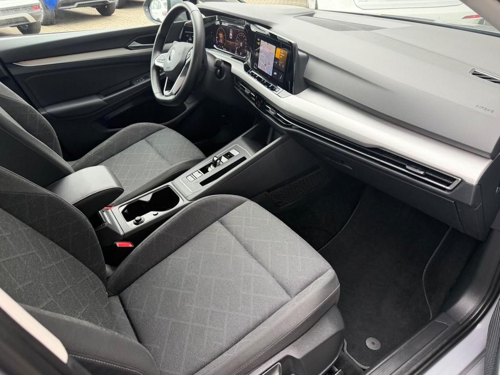 Volkswagen Golf 2023 г. Серый, пробег 30000 км
