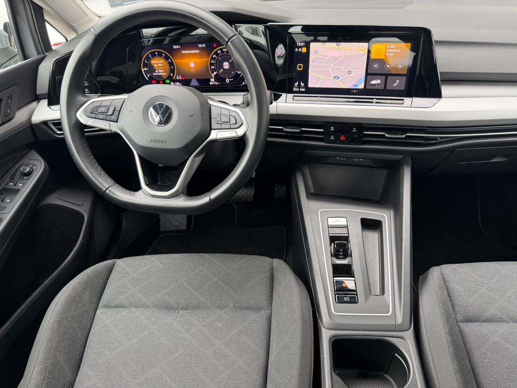 Volkswagen Golf 2023 г. Серый, пробег 30000 км
