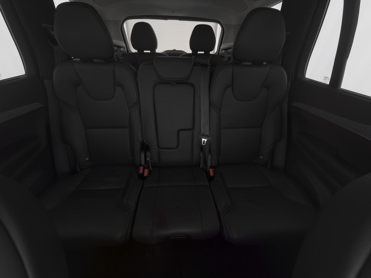 Volvo XC90 2023 г. Белый, пробег 46016 км