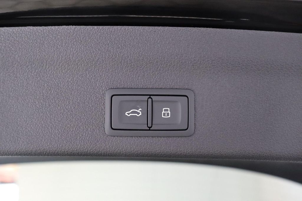 Audi S6 2025 г. Чёрный, пробег 9990 км