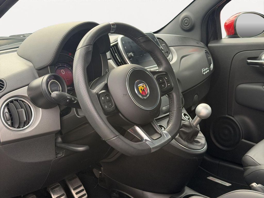 Abarth 595 2022 г. Чёрный, пробег 36925 км
