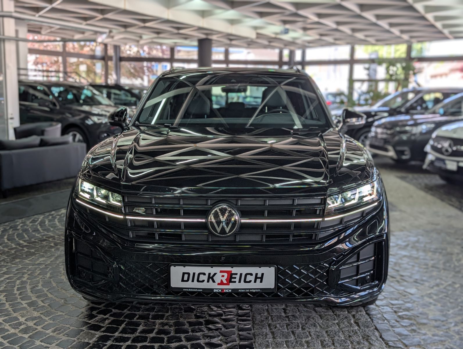 Volkswagen Touareg 2025 г. Чёрный, пробег 23297 км