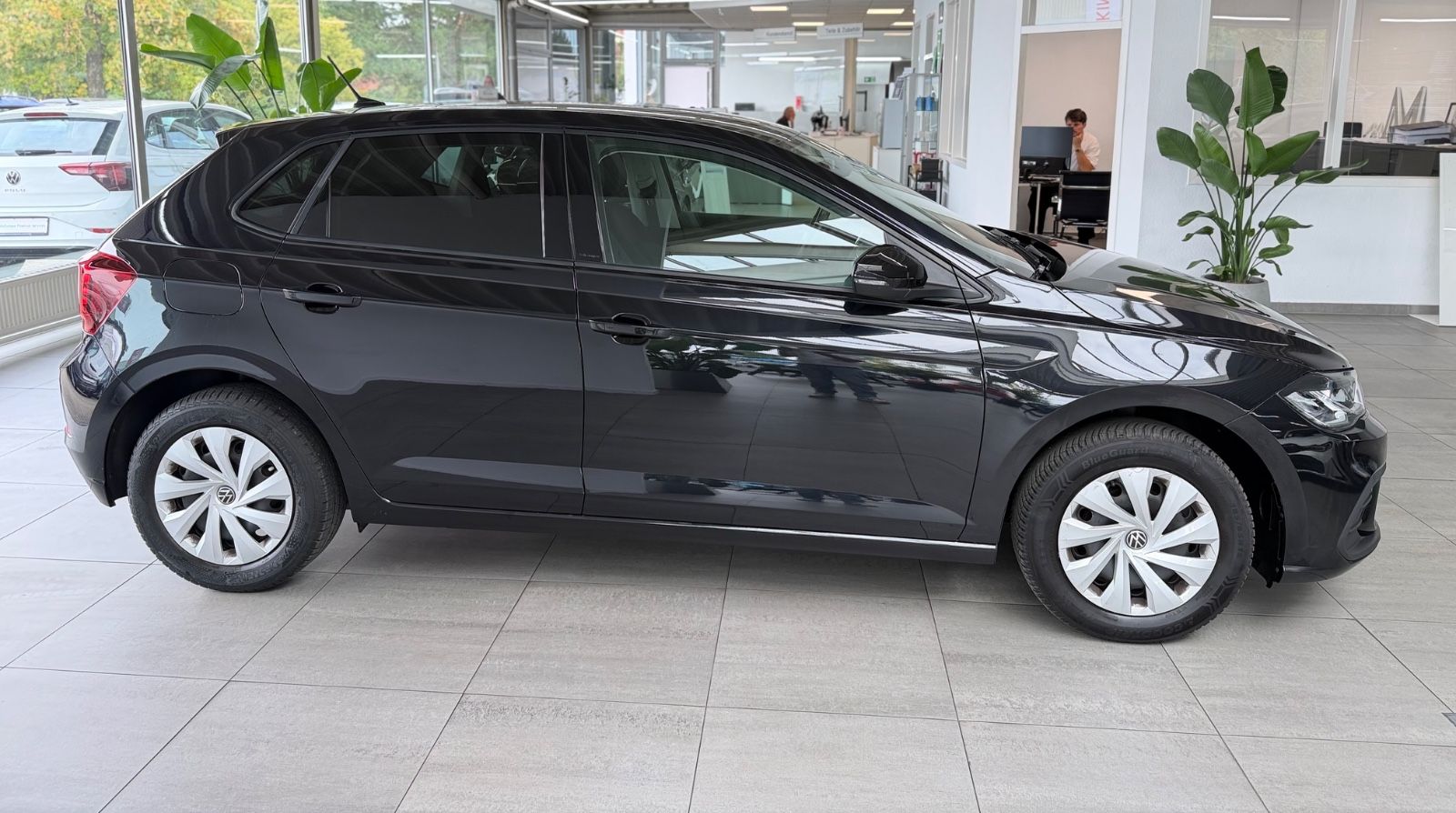Volkswagen Polo 2023 г. Чёрный, пробег 50000 км