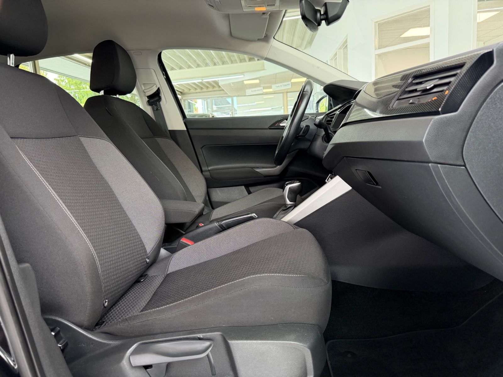 Volkswagen Polo 2023 г. Чёрный, пробег 50000 км