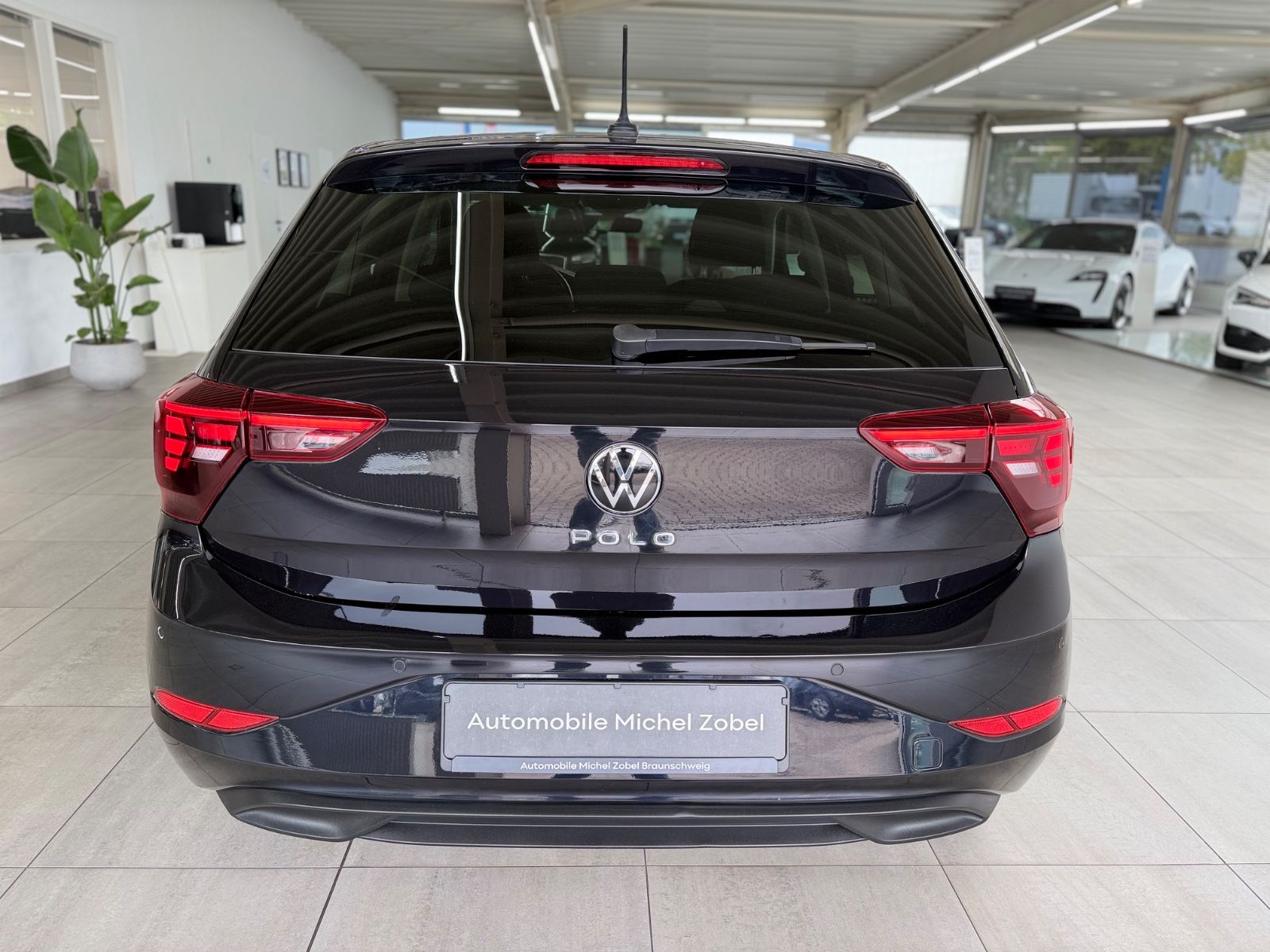 Volkswagen Polo 2023 г. Чёрный, пробег 50000 км