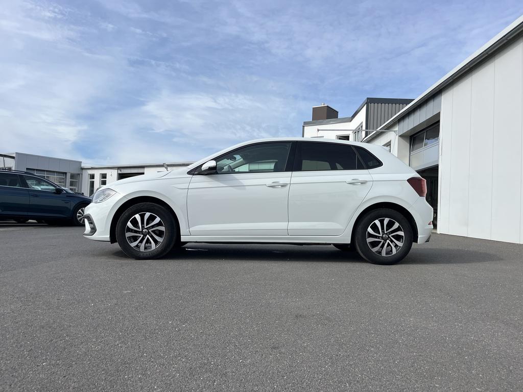 Volkswagen Polo 2023 г. Белый, пробег 25240 км