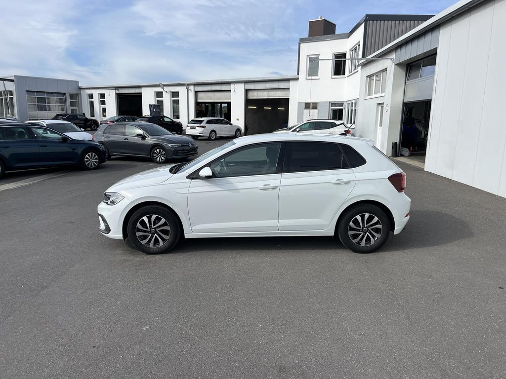 Volkswagen Polo 2023 г. Белый, пробег 25240 км