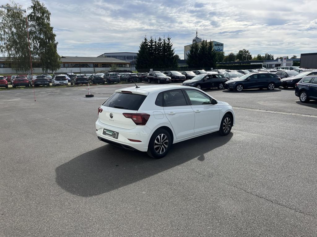 Volkswagen Polo 2023 г. Белый, пробег 25240 км