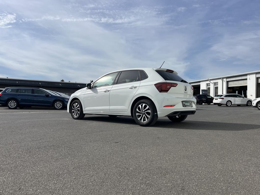 Volkswagen Polo 2023 г. Белый, пробег 25240 км