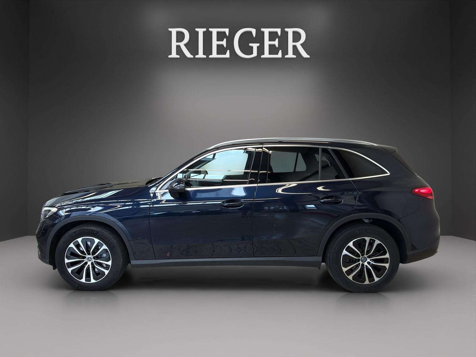 Mercedes-Benz GLC 300 2022 г. Синий, пробег 20842 км