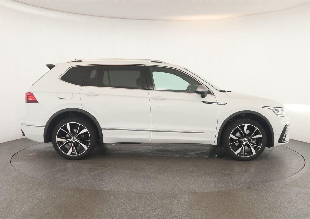 Volkswagen TIGUAN ALLSPACE 2024 г. Белый, пробег 18400 км