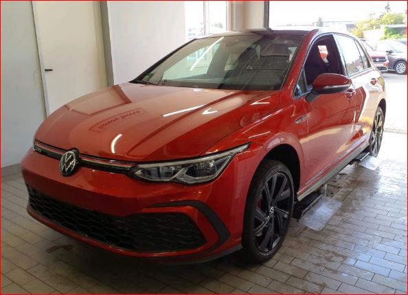 Volkswagen Golf 2022 г. Красный, пробег 38290 км