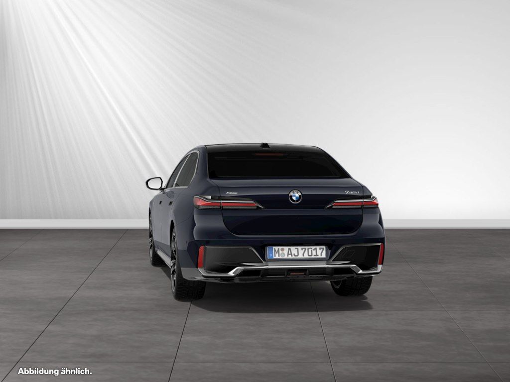 BMW 740 2025 г. Чёрный, пробег 52620 км