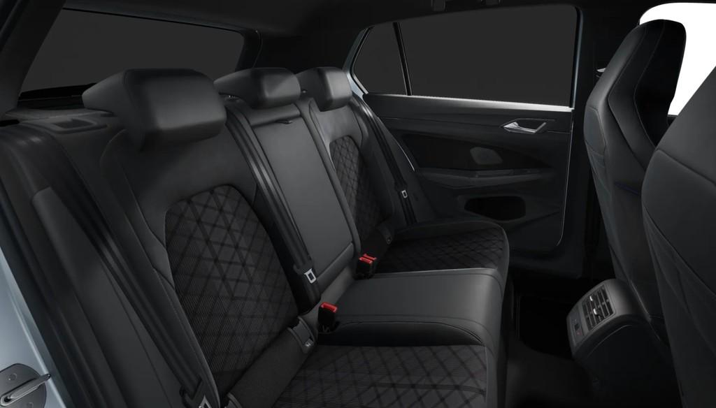 Volkswagen Golf 2026 г. Серебристый, пробег 3300 км