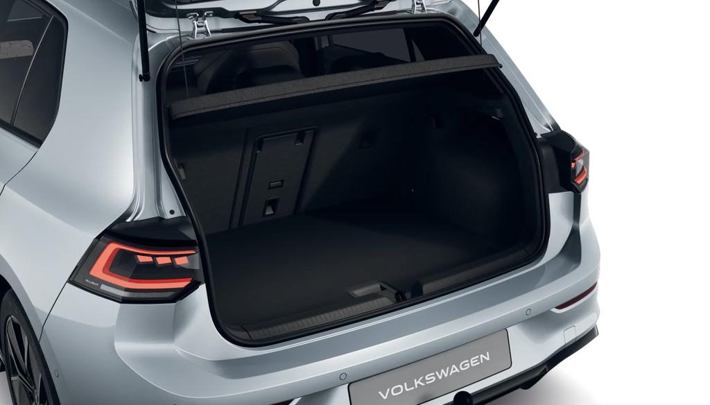 Volkswagen Golf 2026 г. Серебристый, пробег 3300 км