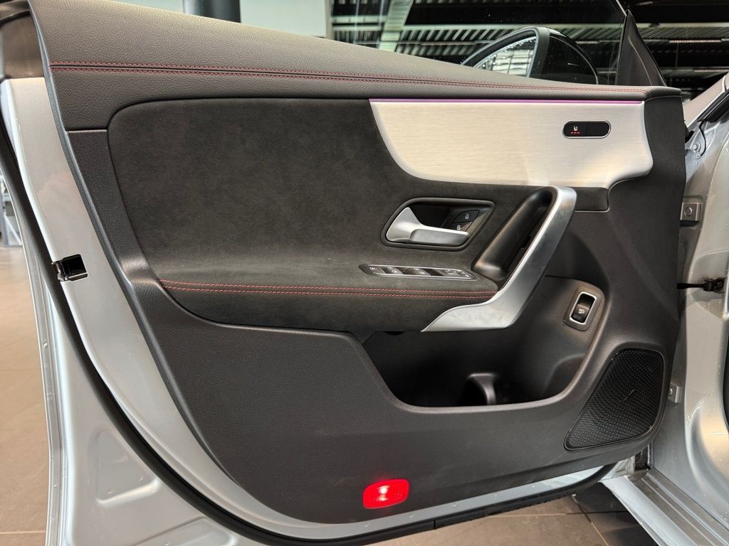 Mercedes-Benz CLA 180 SHOOTING BRAKE 2025 г. Серебристый, пробег 3525 км