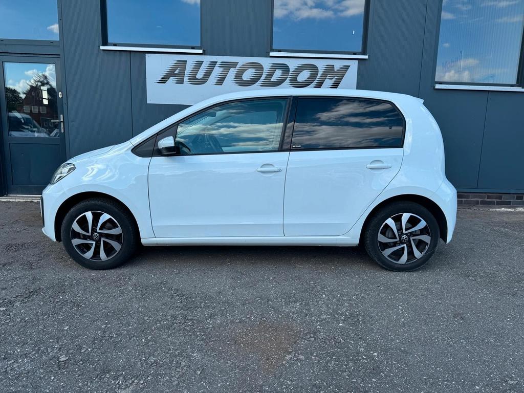 Volkswagen up! 2022 г. Белый, пробег 48200 км