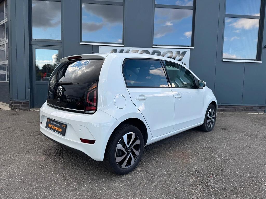 Volkswagen up! 2022 г. Белый, пробег 48200 км