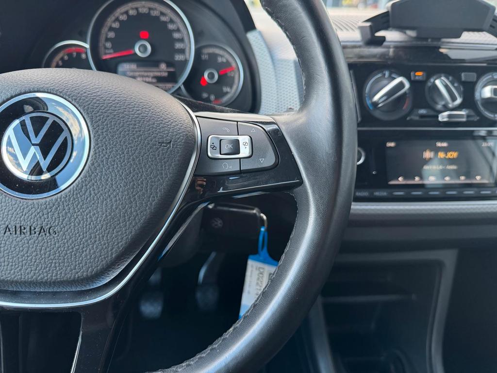 Volkswagen up! 2022 г. Белый, пробег 48200 км