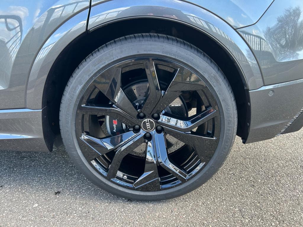 Audi RSQ8 2022 г. Серый, пробег 42300 км